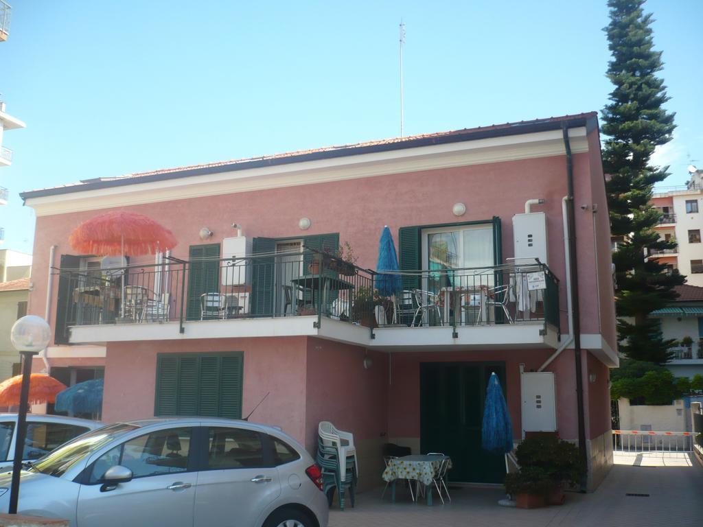 Villamareblu Ventimiglia Eksteriør bilde